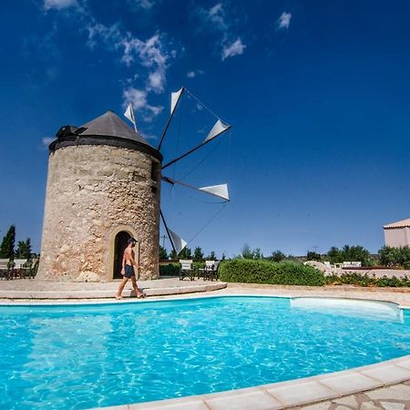 The Windmill Resort Mitáta Buitenkant foto