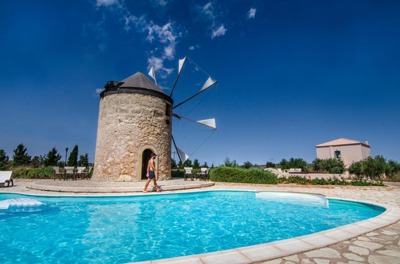 The Windmill Resort Mitáta Buitenkant foto