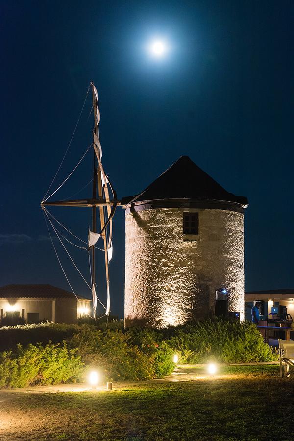 The Windmill Resort Mitáta Buitenkant foto