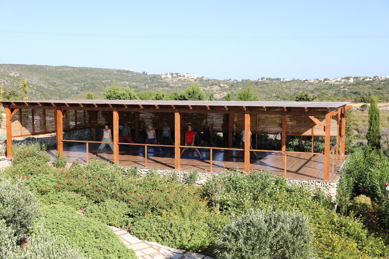 The Windmill Resort Mitáta Buitenkant foto