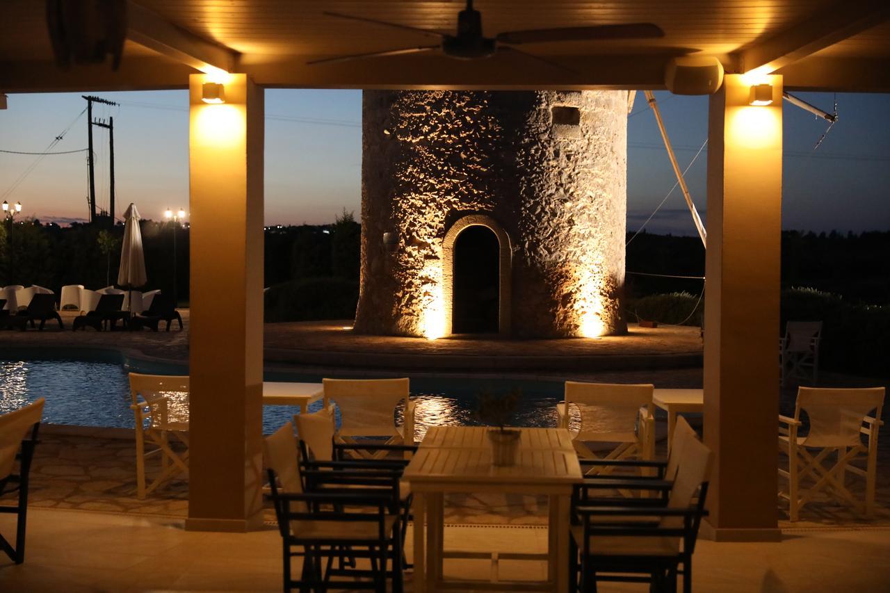 The Windmill Resort Mitáta Buitenkant foto