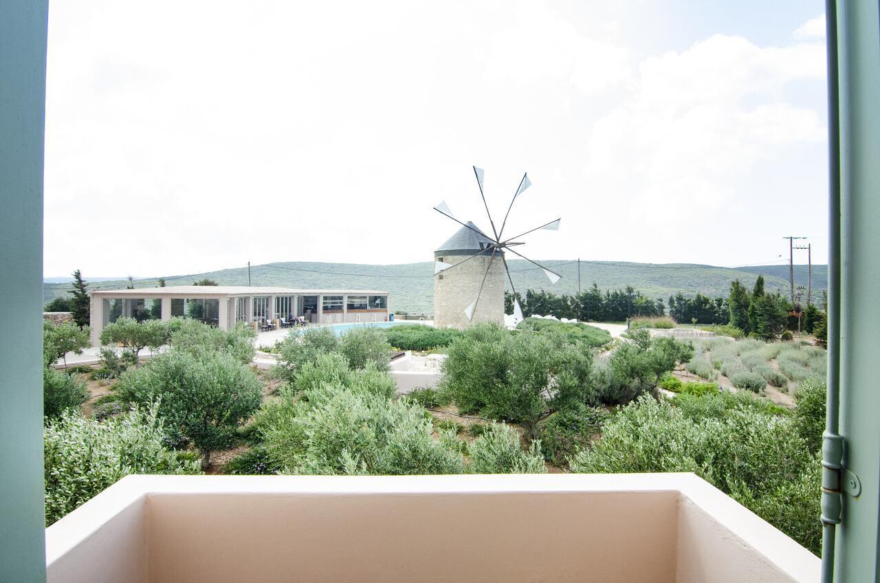 The Windmill Resort Mitáta Buitenkant foto