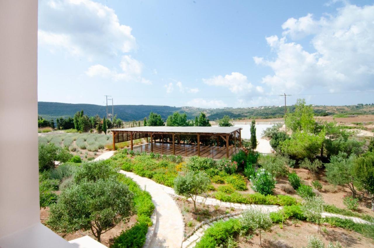 The Windmill Resort Mitáta Buitenkant foto