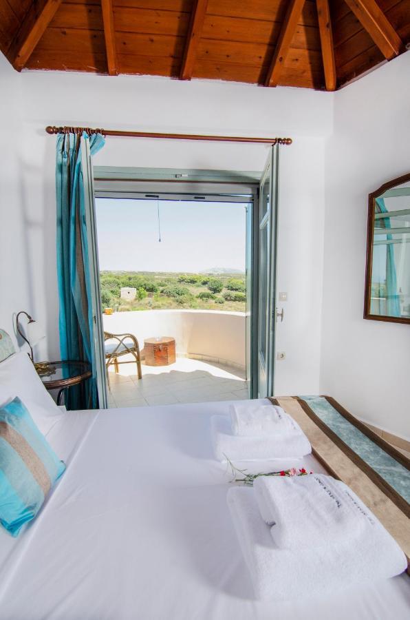 The Windmill Resort Mitáta Buitenkant foto
